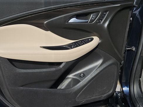 Used 2020 Buick Envision Essence image 18