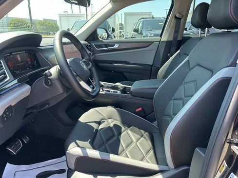 Used 2025 Volkswagen Atlas Peak Edition SE AWD/4WD image 14