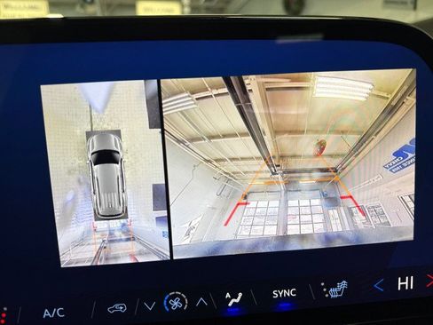 Used 2024 Chevrolet Traverse Z71 w/ Enhanced Driving Package image 22