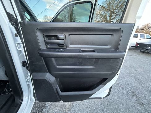 Used 2018 RAM 2500 Tradesman w/ Chrome Appearance Group image 24