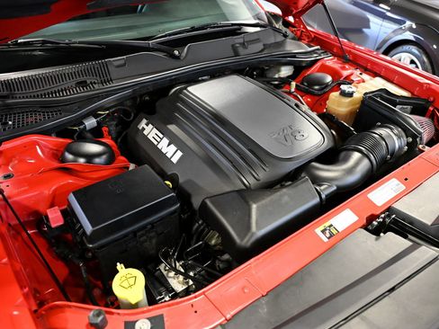 Used 2014 Dodge Challenger R/T RWD image 40