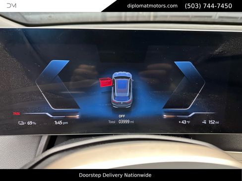 Used 2025 BMW iX xDrive50 w/ Premium Package image 31