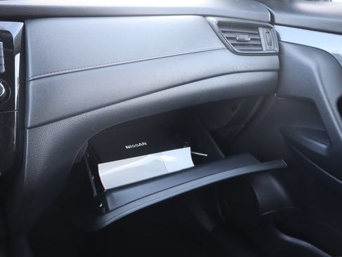 Used 2019 Nissan Rogue S AWD/4WD image 37