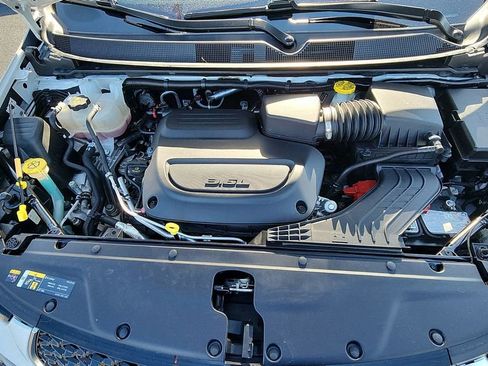 Used 2024 Chrysler Pacifica Pinnacle w/ Trailer Tow Group image 31