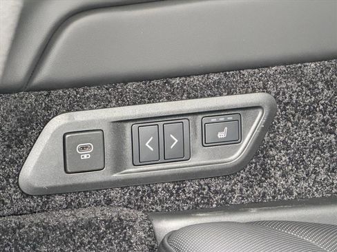 New 2025 Land Rover Range Rover Long Wheelbase SE image 19