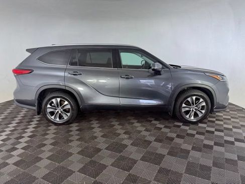 Used 2020 Toyota Highlander XLE w/ Protection Package #3 AWD/4WD image 10