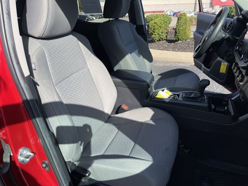 Used 2022 Toyota Tacoma SR image 27