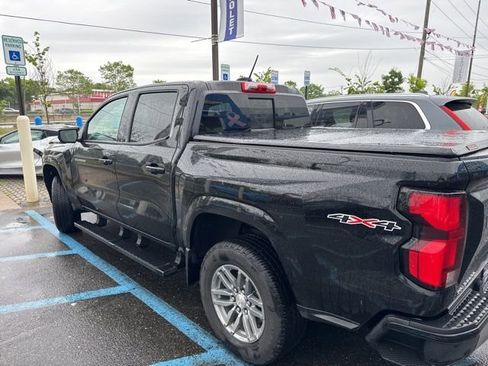 Used 2025 Chevrolet Colorado LT w/ LT Convenience Package AWD/4WD image 2