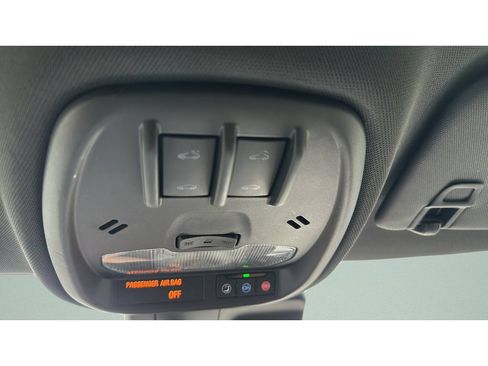 Used 2024 Chevrolet Trax RS w/ Sunroof Package FWD image 24