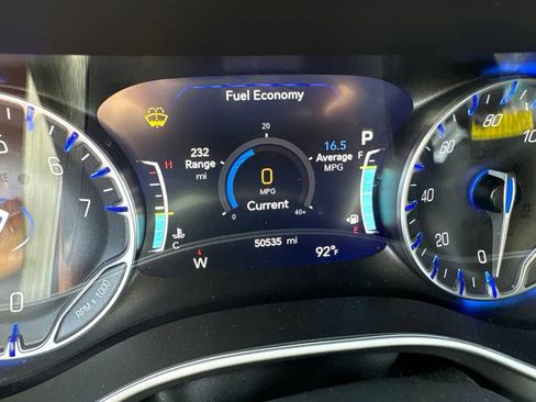 Used 2025 Chrysler Pacifica Select FWD image 11