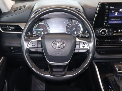 Used 2022 Toyota Highlander XLE FWD image 18