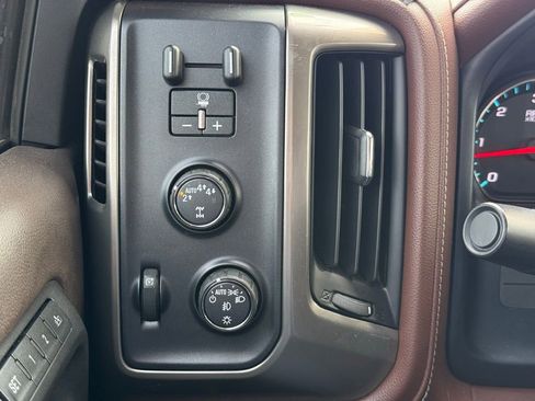 Used 2018 Chevrolet Silverado 1500 High Country image 17