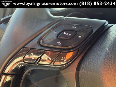 Used 2018 Toyota C-HR XLE image 26