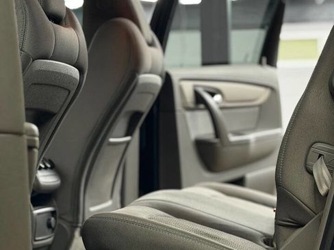 Used 2017 Chevrolet Traverse LS FWD image 8