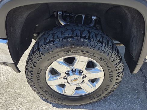 Used 2021 Chevrolet Silverado 2500 LTZ w/ LTZ Convenience Package image 9