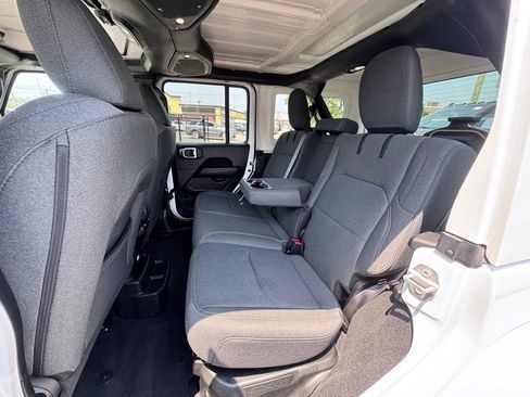 Certified 2025 Jeep Wrangler Unlimited Sahara w/ Safety Group AWD/4WD image 15