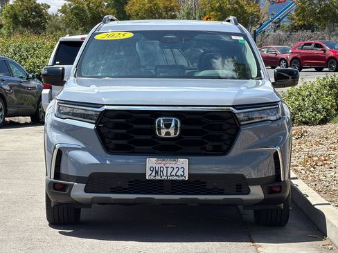 Certified 2025 Honda Pilot Touring image 9