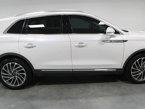 Used 2019 Lincoln Nautilus Reserve FWD image 11