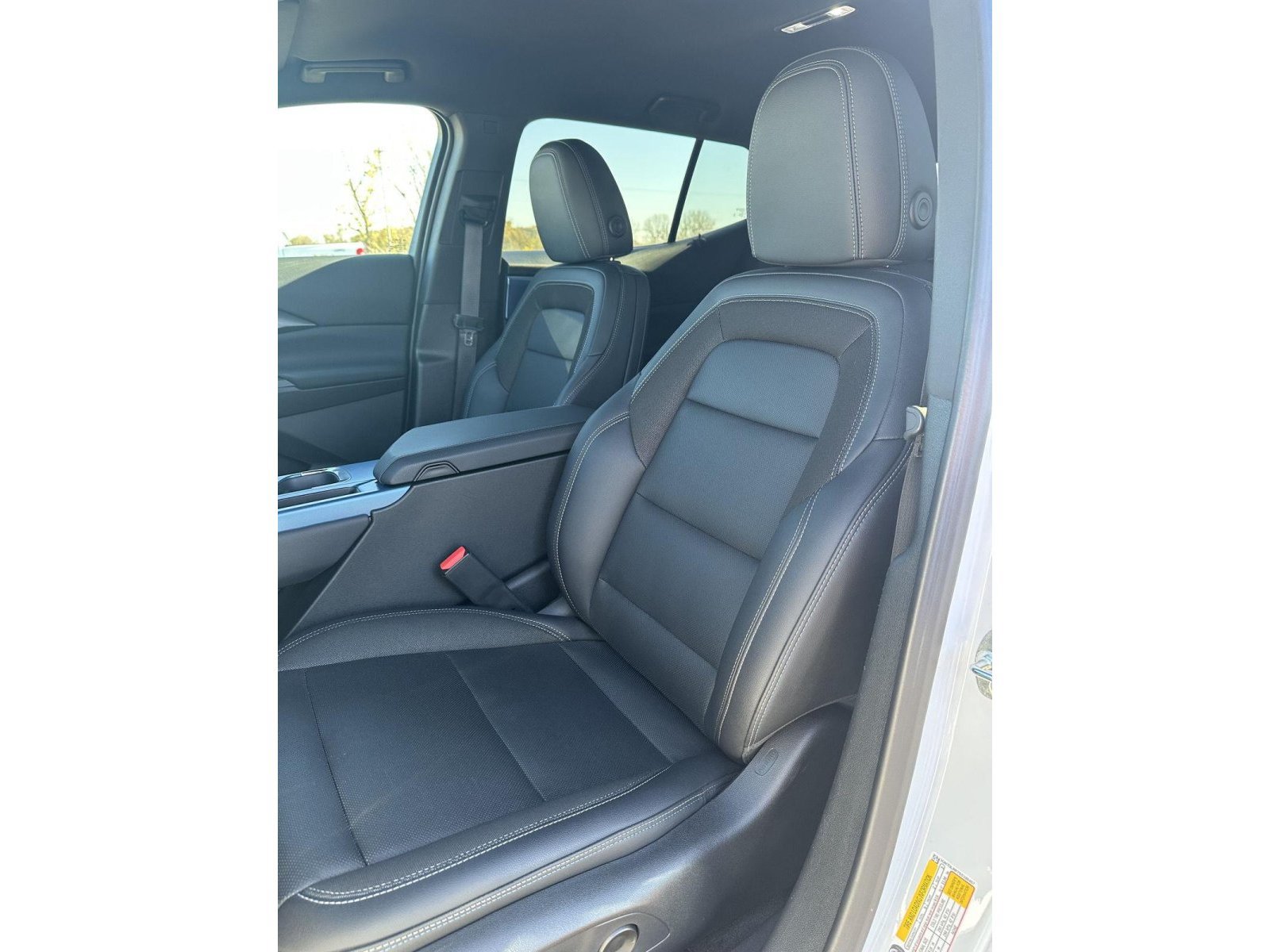 Used 2025 Chevrolet Equinox EV LT w/ Convenience Package FWD image 40
