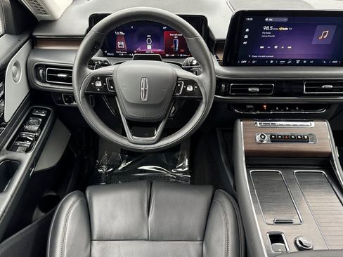 Used 2025 Lincoln Aviator Reserve w/ Luxury Package AWD/4WD image 14