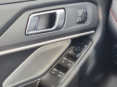 Used 2025 Ford Explorer ST image 12