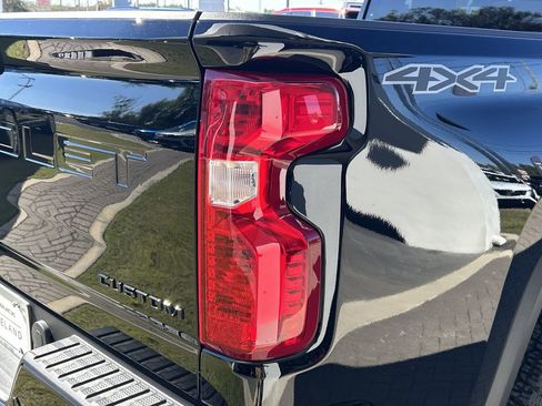 Certified 2025 Chevrolet Silverado 2500 Custom w/ Custom Value Package image 9