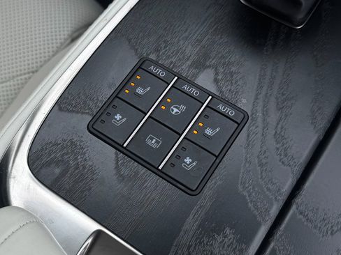 Used 2023 Lexus LS 500h AWD w/ Luxury Package image 45