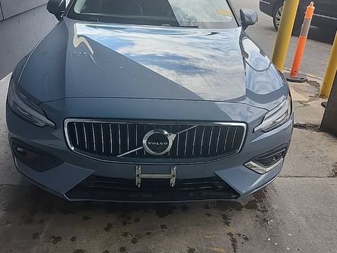 Used 2022 Volvo S60 B5 Inscription AWD/4WD image 9