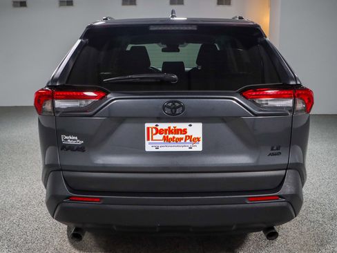 Used 2021 Toyota RAV4 LE image 8