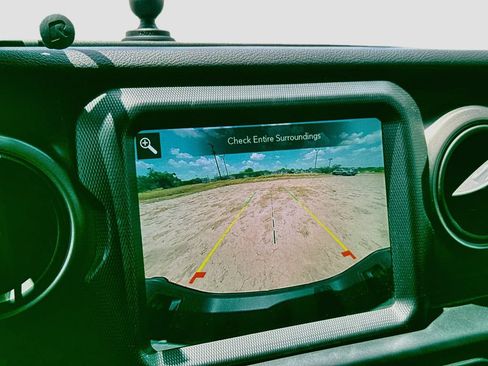 Used 2021 Jeep Gladiator Sport AWD/4WD image 17