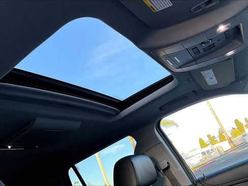 Used 2019 GMC Yukon SLT w/ Graphite Performance Edition image 15