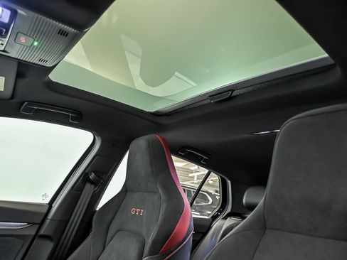 New 2026 Volkswagen GTI SE FWD image 9