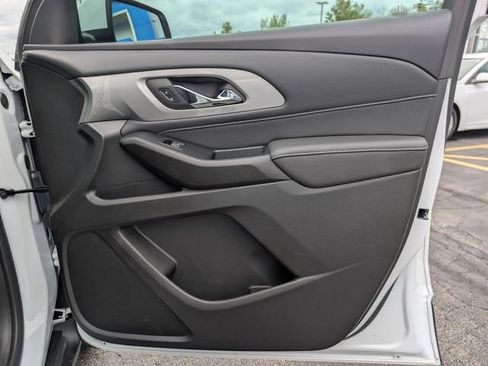 Used 2023 Chevrolet Traverse LT FWD image 13