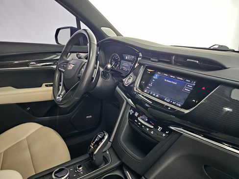 Used 2023 Cadillac XT6 Sport image 11