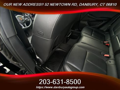 Used 2021 Porsche Macan AWD/4WD image 23