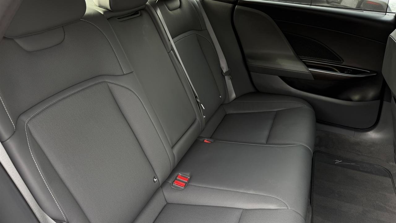 Used 2024 Lucid Air Touring AWD/4WD image 38