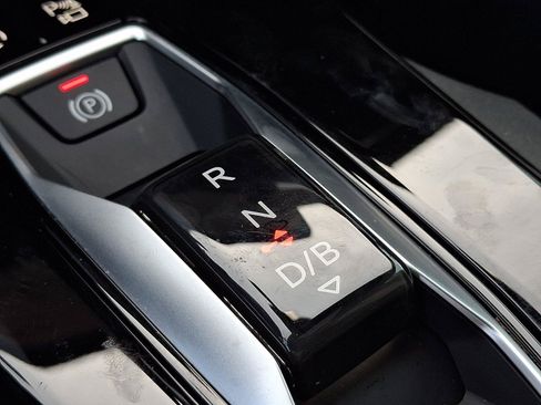 Certified 2025 Audi Q6 e-tron Premium Plus w/ Premium Plus AWD/4WD image 15