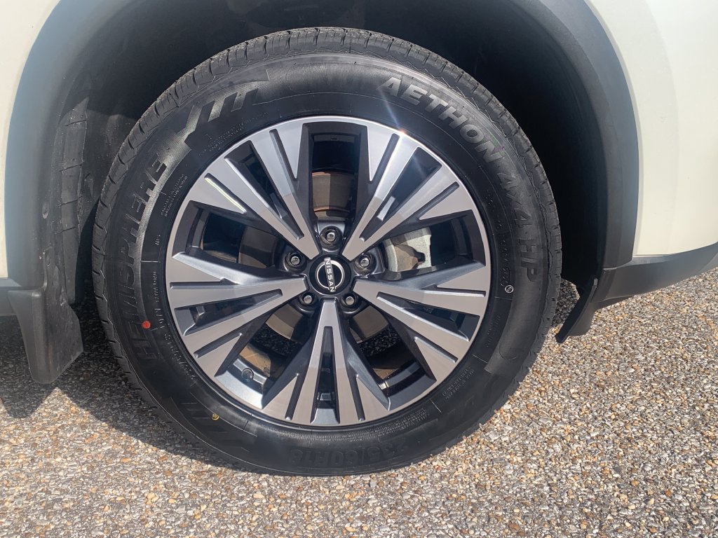 Used 2023 Nissan Rogue SV w/ SV Premium B Package FWD image 9