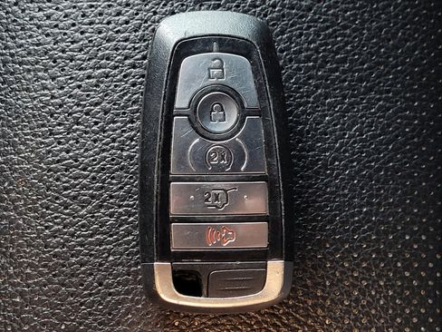 Used 2020 Ford Expedition Max XLT w/ Equipment Group 202A RWD image 32