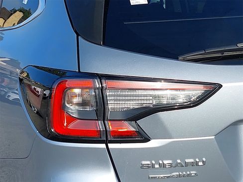 Used 2020 Subaru Outback Premium image 34