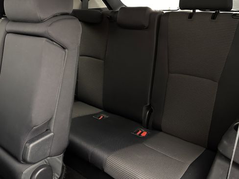 Used 2023 Toyota Highlander LE image 25