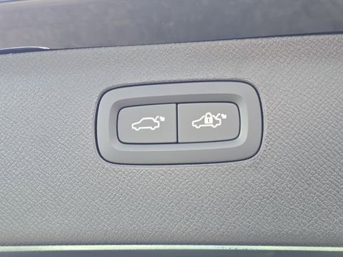 New 2026 Volvo XC90 B6 Plus w/ Protection Package Premier image 32