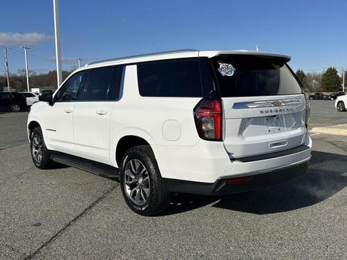 Used 2022 Chevrolet Suburban LT w/ Luxury Package image 3