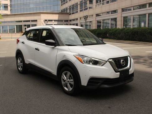 Used 2020 Nissan Kicks S FWD image 1