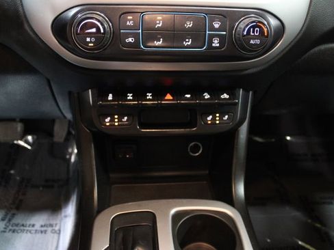 Used 2020 Chevrolet Colorado ZR2 AWD/4WD image 30
