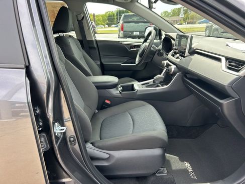 Used 2025 Toyota RAV4 XLE w/ Convenience Package image 21