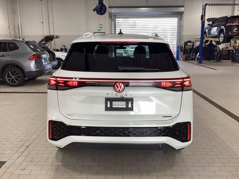 Used 2025 Volkswagen Tiguan SEL R-Line AWD/4WD image 24