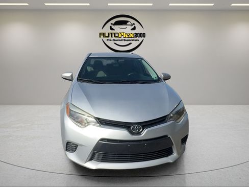Used 2016 Toyota Corolla LE FWD image 2