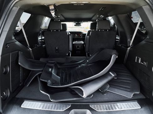 Used 2023 GMC Yukon Denali w/ Max Trailering Package AWD/4WD image 9
