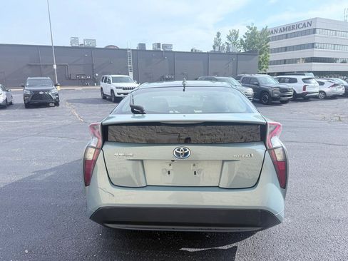Used 2016 Toyota Prius Two FWD image 4